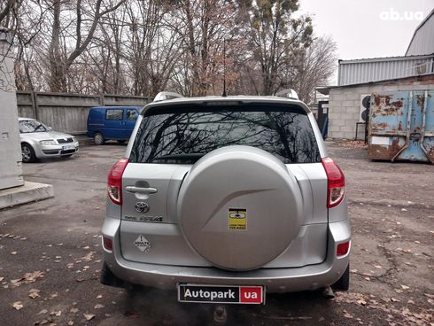 Toyota RAV4 2006 серый - фото 9