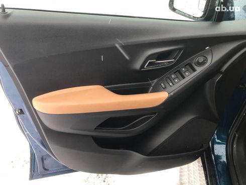 Chevrolet Trax 2019 синий - фото 15