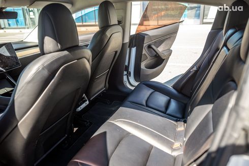 Tesla Model 3 2018 белый - фото 8