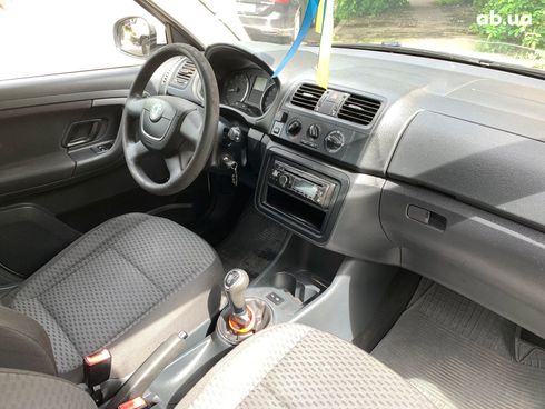 Skoda Fabia 2012 белый - фото 34