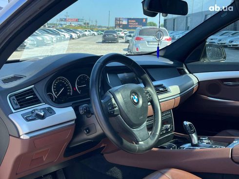 BMW 5 серия 2013 белый - фото 16