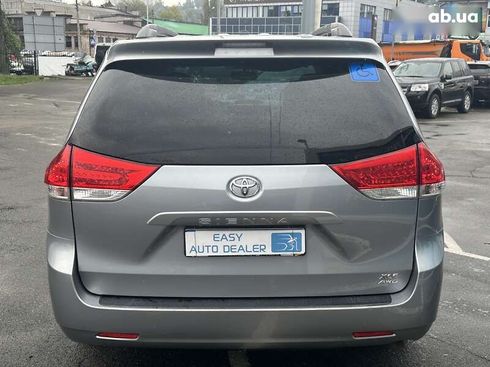 Toyota Sienna 2012 - фото 7