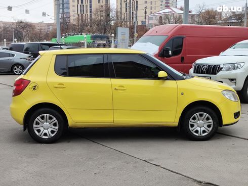 Skoda Fabia 2008 желтый - фото 27