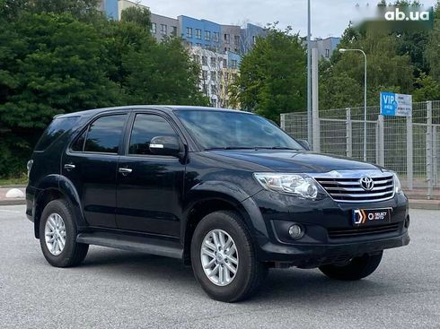 Toyota Fortuner 2013 - фото 5