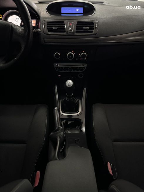 Renault Megane 2012 - фото 10