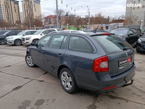 Skoda Octavia 2010 серый - фото 2