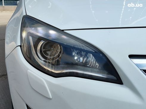 Opel Astra 2012 белый - фото 11