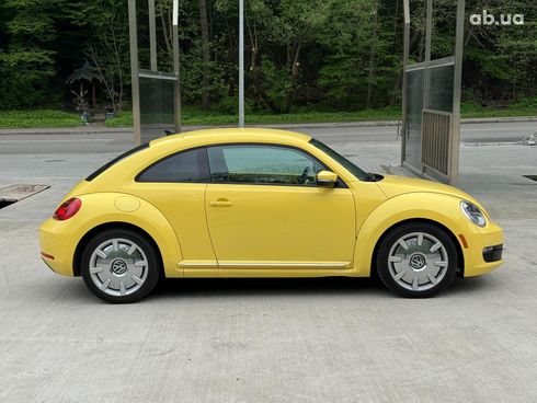 Volkswagen Beetle 2012 желтый - фото 3