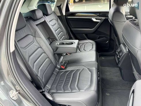 Volkswagen Touareg 2021 - фото 24
