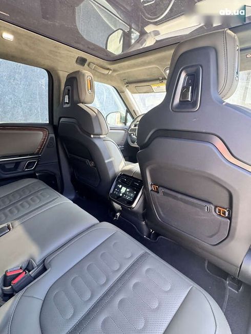 Rivian R1S 2023 - фото 11