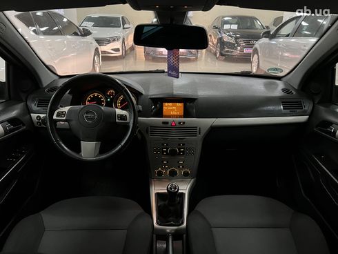 Opel Astra 2008 серебристый - фото 14