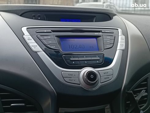 Hyundai Elantra 2012 белый - фото 15