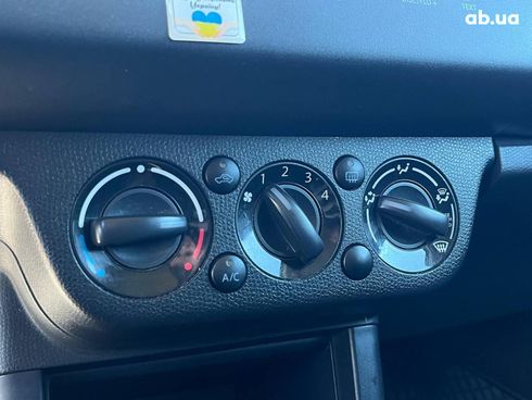 Suzuki Swift 2010 красный - фото 20