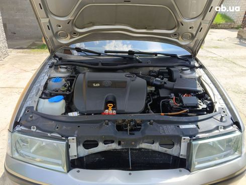 Skoda Octavia 2010 серебристый - фото 7