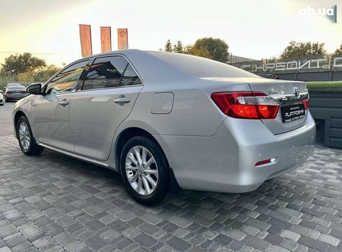 Toyota Camry 2013 - фото 7