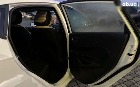 Ford Fiesta 2016 - фото 21