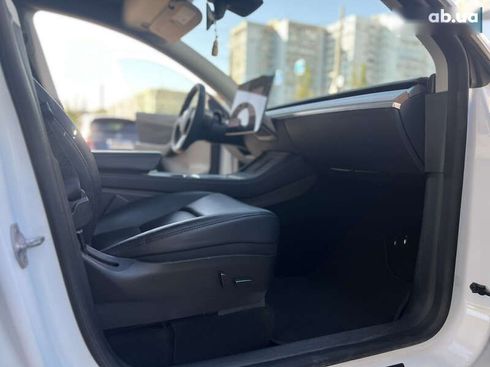 Tesla Model Y 2022 - фото 13