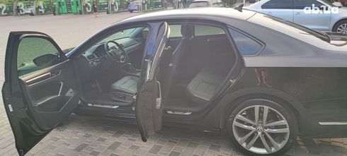 Volkswagen Passat 2018 черный - фото 20