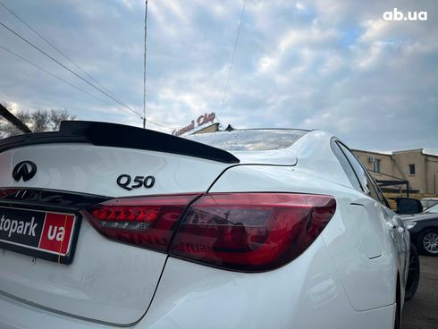 Infiniti Q50 2018 белый - фото 16