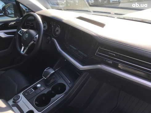 Volkswagen Touareg 2019 черный - фото 21