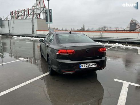 Volkswagen Passat 2018 - фото 17