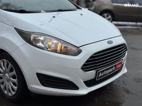 Ford Fiesta 2014 белый - фото 4