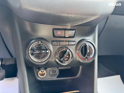 Peugeot 208 2017 белый - фото 21