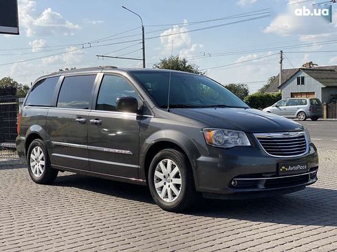 Chrysler town&country 2016 - фото 13