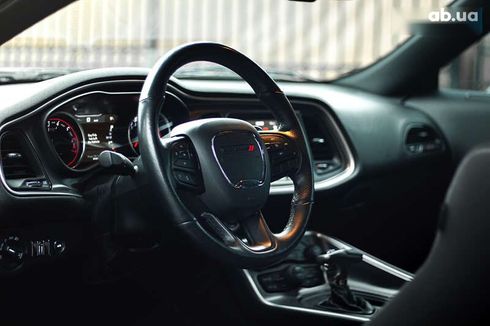Dodge Challenger 2021 - фото 12