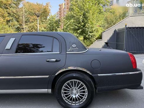Lincoln Town Car 2003 - фото 22