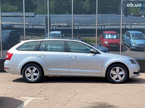 Skoda Octavia 2020 - фото 7
