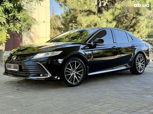Toyota Camry 2022 - фото 3