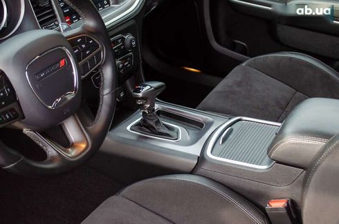 Dodge Charger 2020 - фото 27