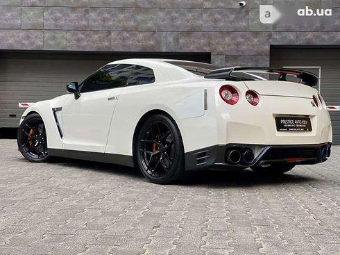 Nissan GT-R 2013 - фото 20