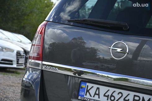Opel Zafira 2010 - фото 18