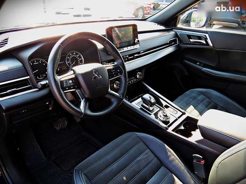 Mitsubishi Outlander 2022 - фото 8
