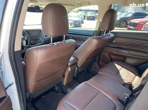 Mitsubishi Outlander 2018 - фото 23