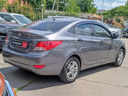 Hyundai Accent 2011 серый - фото 10