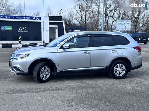 Mitsubishi Outlander 2018 - фото 26