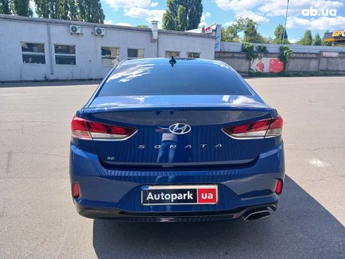 Hyundai Sonata 2018 синий - фото 11