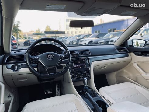Volkswagen Passat 2017 белый - фото 13
