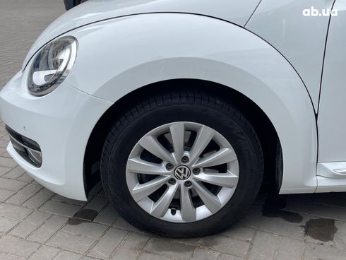 Volkswagen Beetle 2015 белый - фото 12