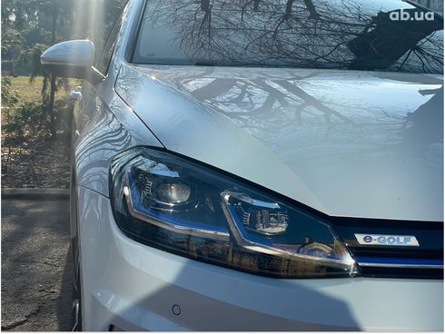 Volkswagen e-Golf 2018 белый - фото 28