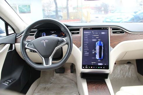Tesla Model S 2017 - фото 16
