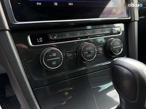 Volkswagen e-Golf 2020 - фото 23