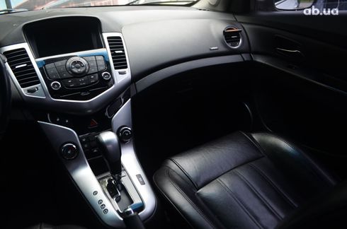 Chevrolet Cruze 2011 белый - фото 10