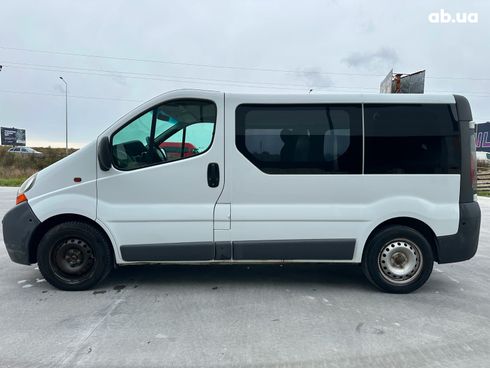 Renault Trafic 2005 белый - фото 5