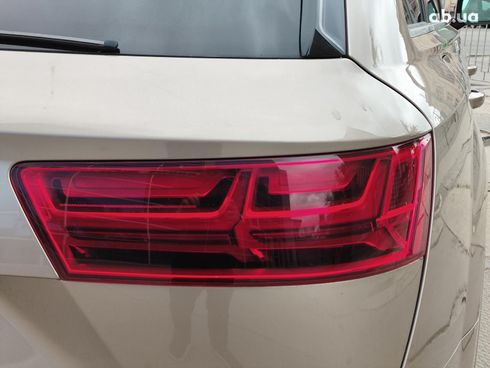 Audi Q7 2018 бежевый - фото 7