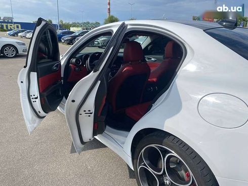 Alfa Romeo Giulia 2018 - фото 13