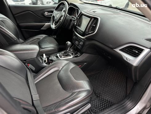 Jeep Cherokee 2018 серый - фото 68